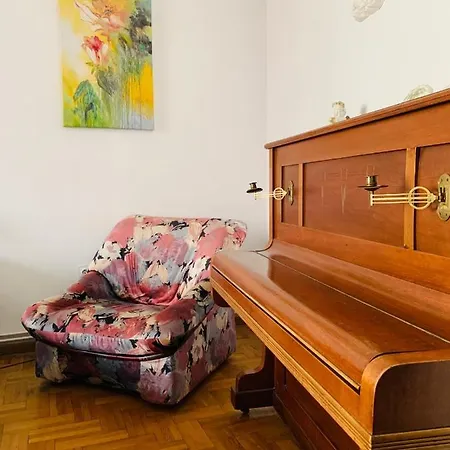 Ambassador Villa Апартаменти *